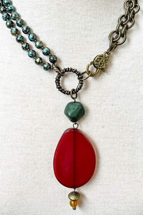 WESTERN RED SUNRISE NATURAL STONE & CRYSTAL NECKLACE