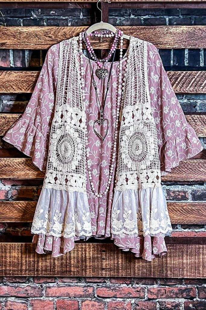 EVER SO SWEET BOHO-VINTAGE CROCHET LACE VEST IN BEIGE