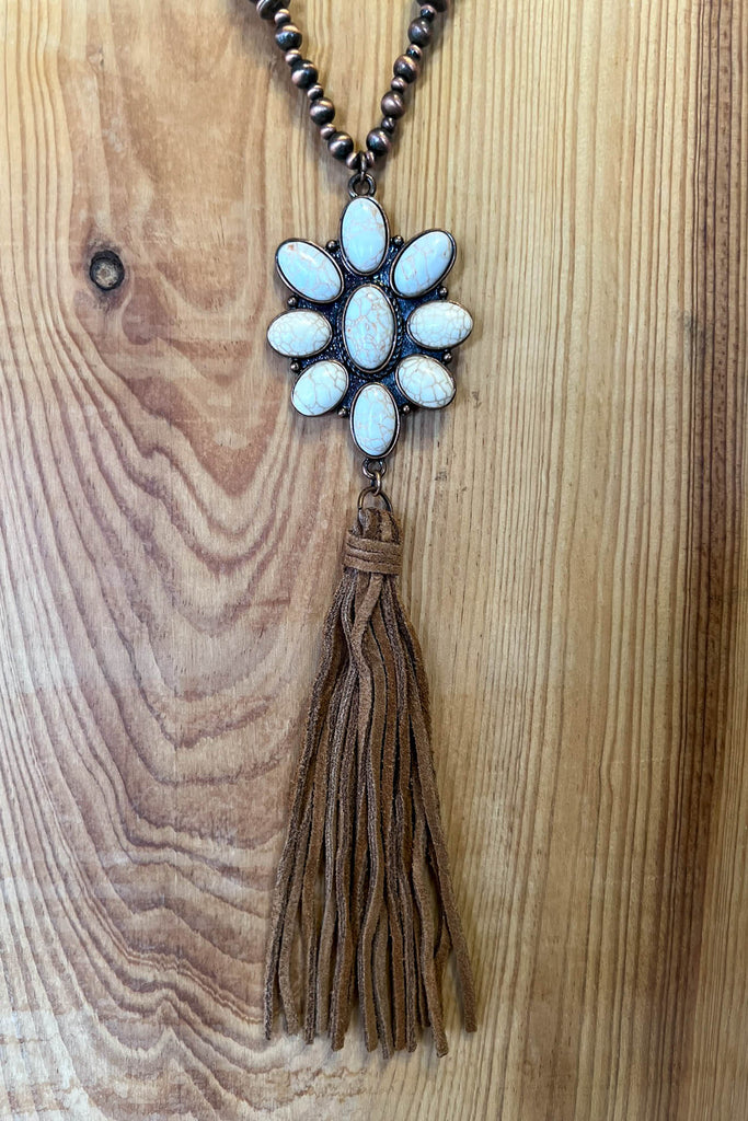 ROSEWOOD FLOWER NECKLACE IVORY