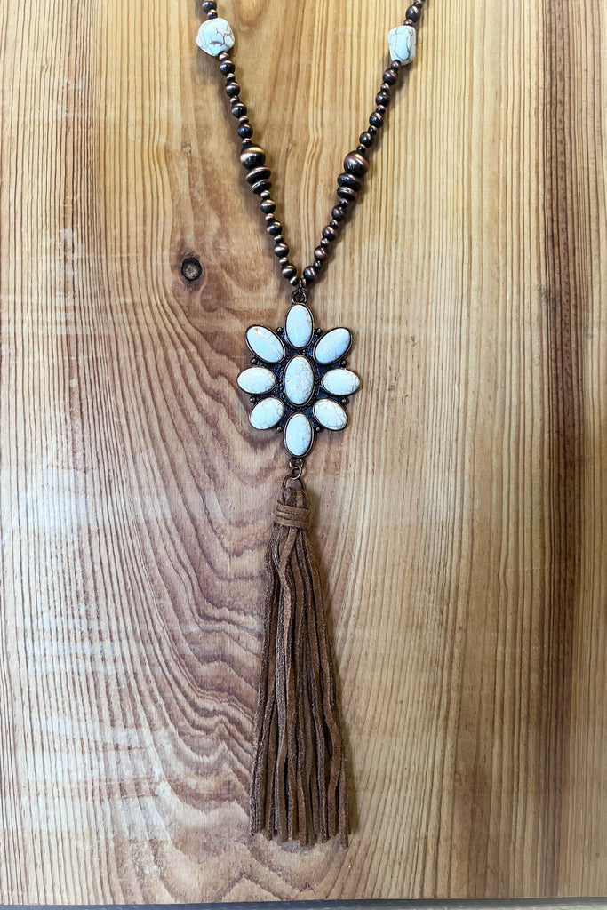 ROSEWOOD FLOWER NECKLACE IVORY