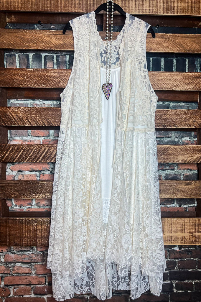 AIR OF ROMANCE VINTAGE INSPIRED LACE DUSTER VEST IN IVORY