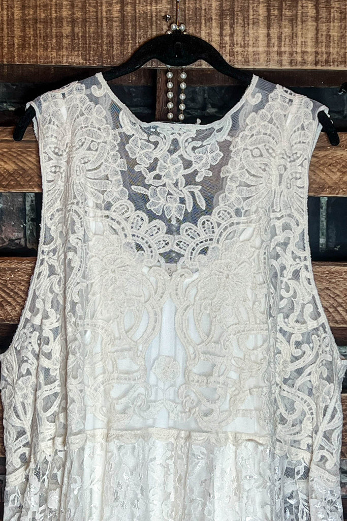 AIR OF ROMANCE VINTAGE INSPIRED LACE DUSTER VEST IN IVORY