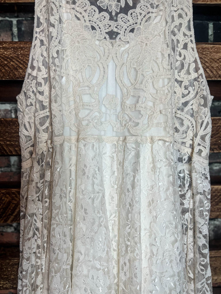 AIR OF ROMANCE VINTAGE INSPIRED LACE DUSTER VEST IN IVORY