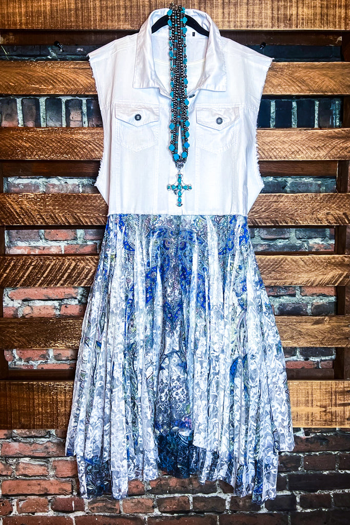 NEVER OUT OF STYLE PRETTY PAISLEY LACE VEST IN BLUE & WHITE